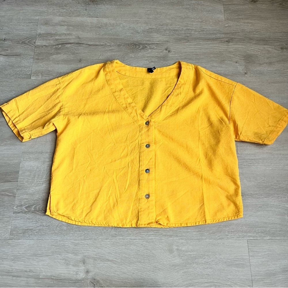 Vero Moda Yellow Button-Down V-Neck Crop Shirt
